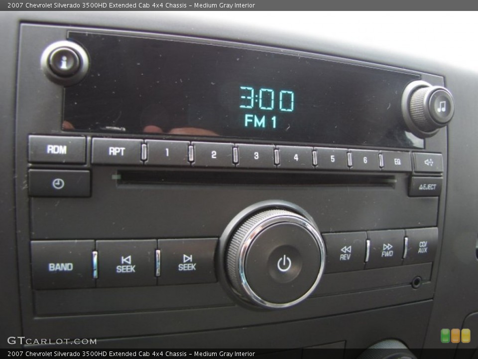 Medium Gray Interior Audio System for the 2007 Chevrolet Silverado 3500HD Extended Cab 4x4 Chassis #54682143