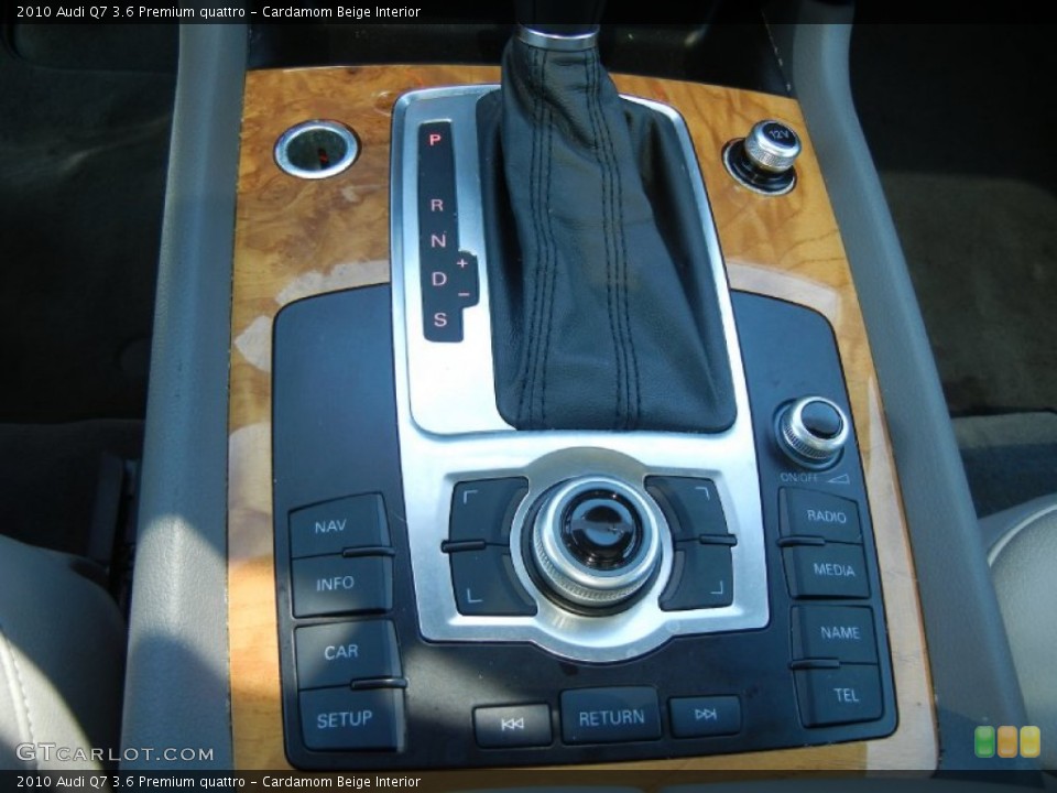 Cardamom Beige Interior Controls for the 2010 Audi Q7 3.6 Premium quattro #54686123