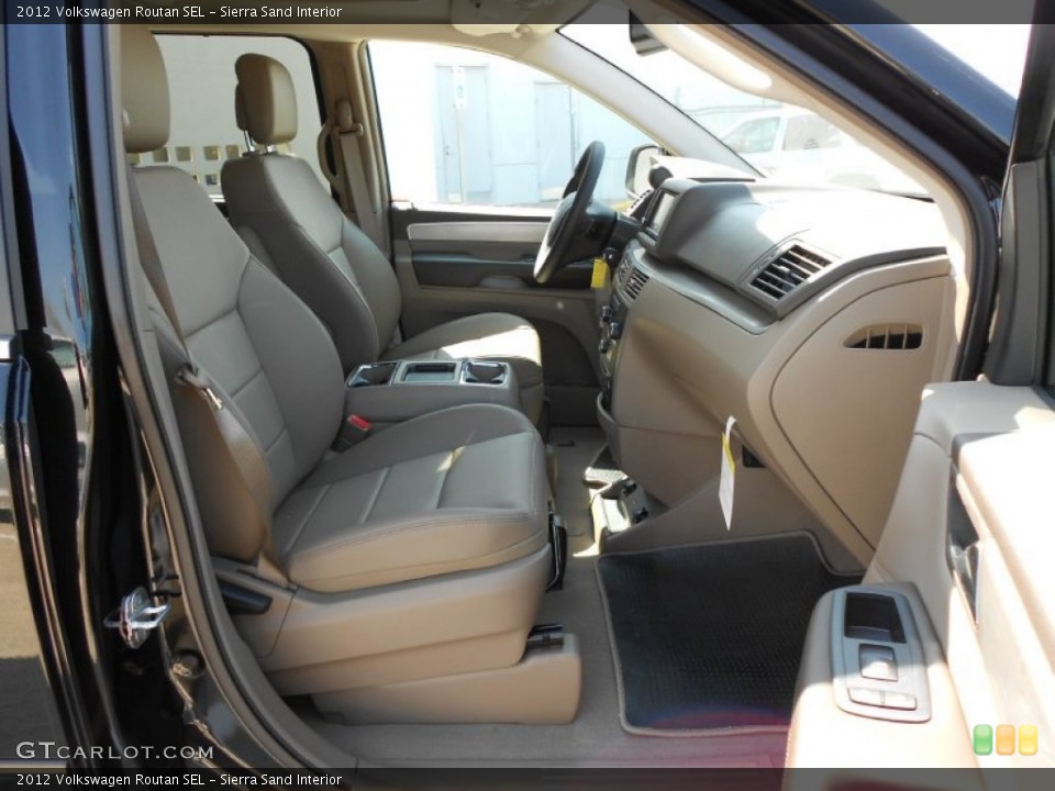 Sierra Sand Interior Photo for the 2012 Volkswagen Routan SEL #54697693