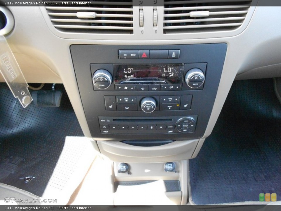 Sierra Sand Interior Controls for the 2012 Volkswagen Routan SEL #54697763