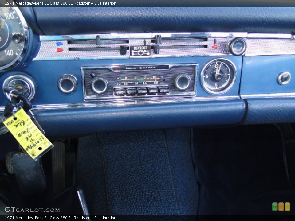 Blue Interior Controls for the 1971 Mercedes-Benz SL Class 280 SL Roadster #54704104
