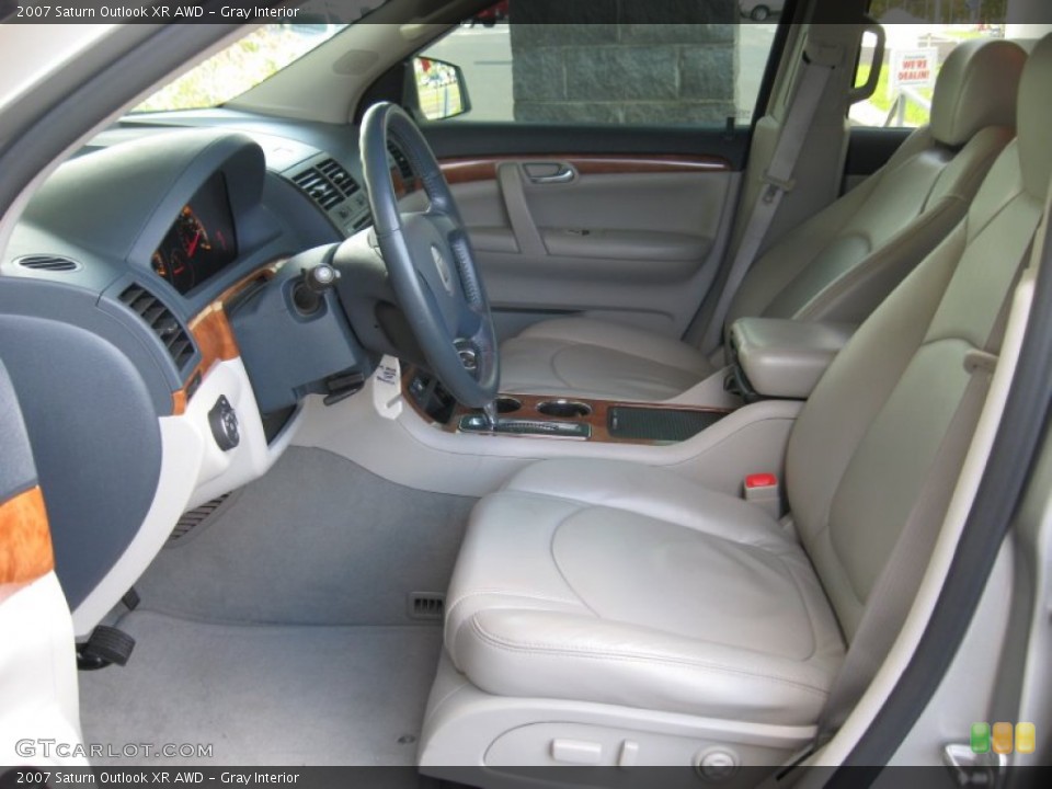 Gray Interior Photo for the 2007 Saturn Outlook XR AWD #54705475