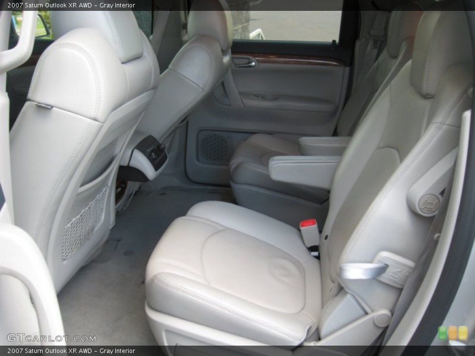 Gray Interior Photo for the 2007 Saturn Outlook XR AWD #54705499