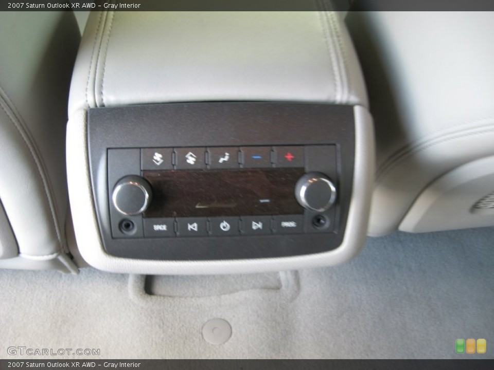 Gray Interior Controls for the 2007 Saturn Outlook XR AWD #54705543