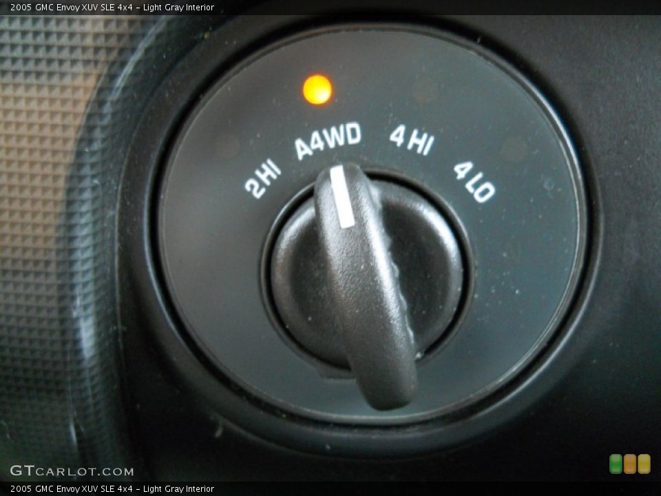 Light Gray Interior Controls for the 2005 GMC Envoy XUV SLE 4x4 #54710227