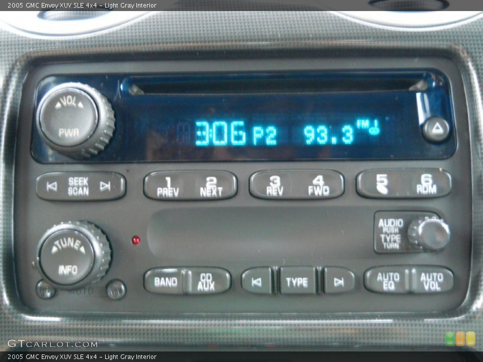 Light Gray Interior Audio System for the 2005 GMC Envoy XUV SLE 4x4 #54710251