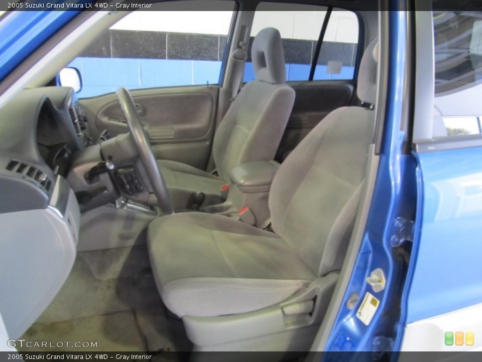 Gray Interior Photo for the 2005 Suzuki Grand Vitara LX 4WD #54712596