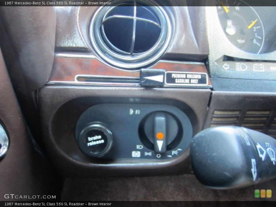 Brown Interior Controls for the 1987 Mercedes-Benz SL Class 560 SL Roadster #54719875