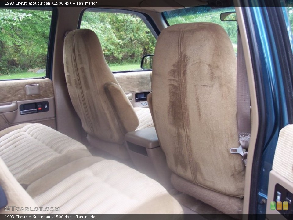 Tan Interior Photo for the 1993 Chevrolet Suburban K1500 4x4 #54724069