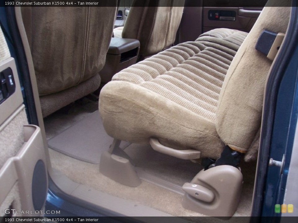 Tan Interior Photo for the 1993 Chevrolet Suburban K1500 4x4 #54724126