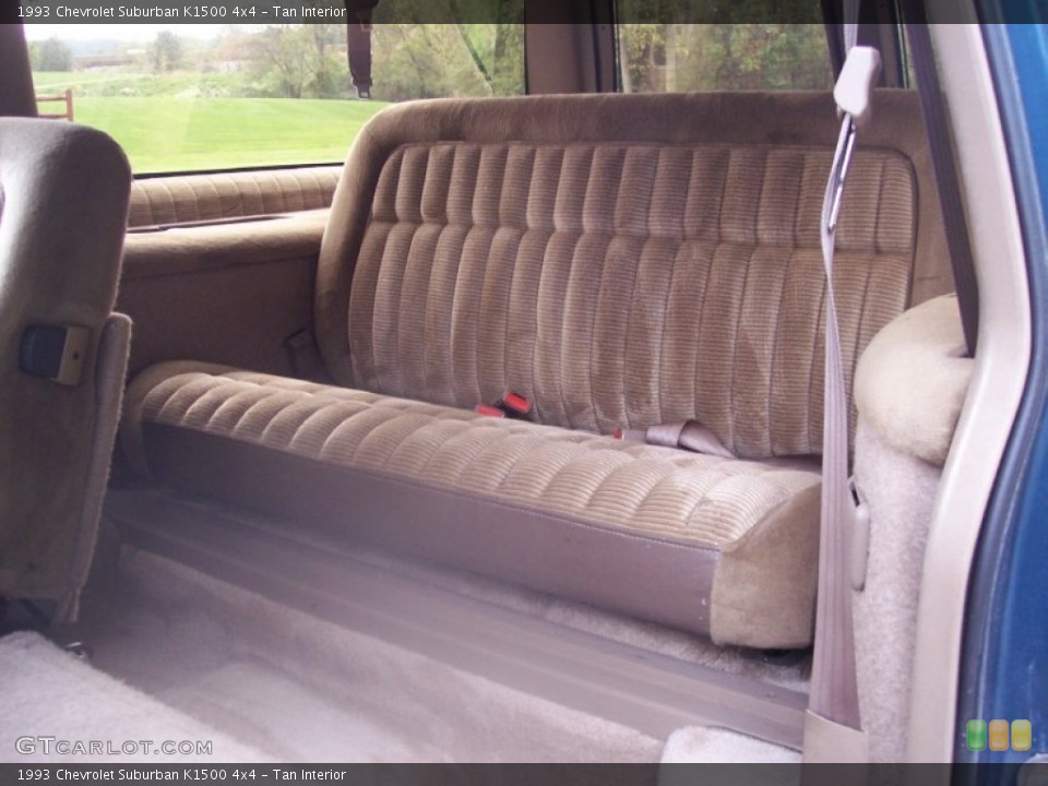 Tan Interior Photo for the 1993 Chevrolet Suburban K1500 4x4 #54724156