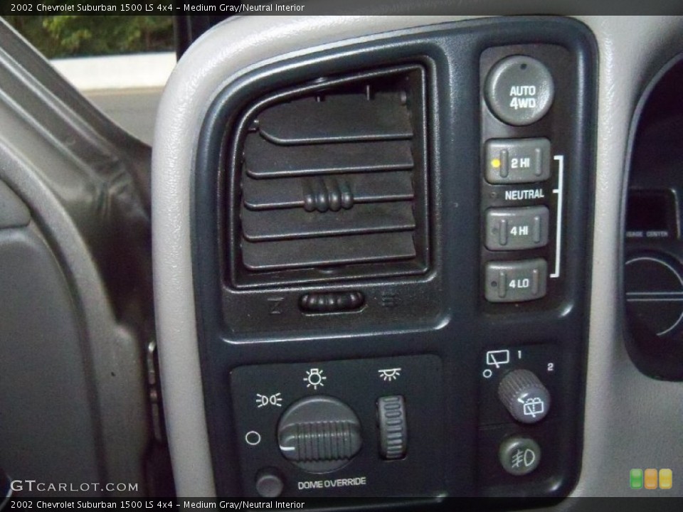 Medium Gray/Neutral Interior Controls for the 2002 Chevrolet Suburban 1500 LS 4x4 #54735323