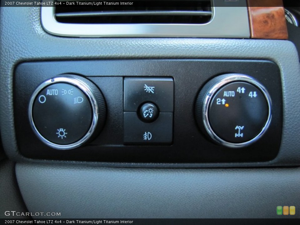 Dark Titanium/Light Titanium Interior Controls for the 2007 Chevrolet Tahoe LTZ 4x4 #54737558