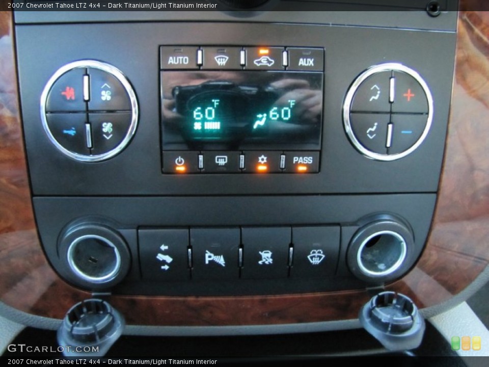 Dark Titanium/Light Titanium Interior Controls for the 2007 Chevrolet Tahoe LTZ 4x4 #54737573