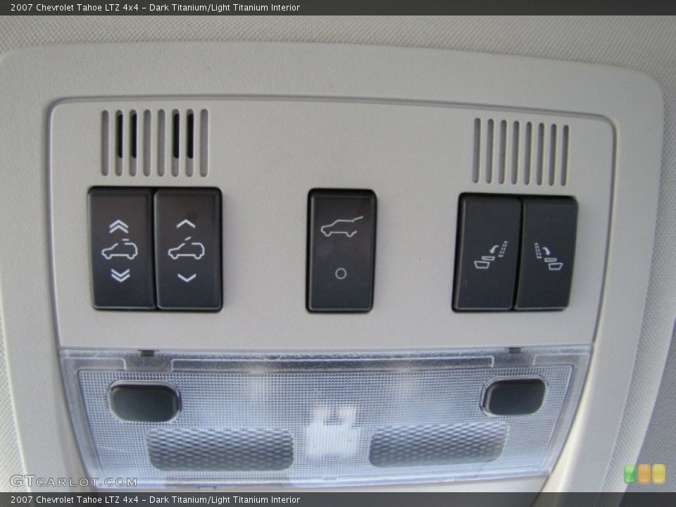 Dark Titanium/Light Titanium Interior Controls for the 2007 Chevrolet Tahoe LTZ 4x4 #54737585