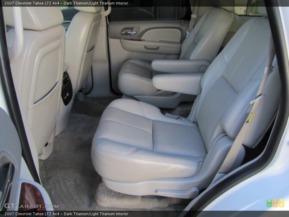 Dark Titanium/Light Titanium Interior Photo for the 2007 Chevrolet Tahoe LTZ 4x4 #54737597