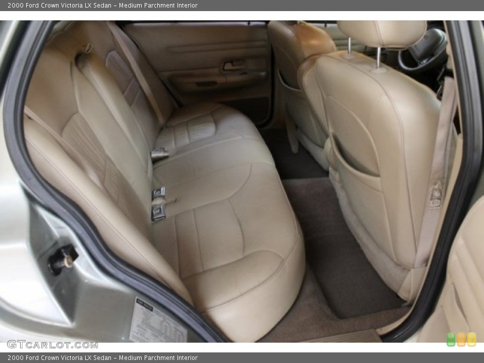 Medium Parchment Interior Photo for the 2000 Ford Crown Victoria LX Sedan #54744516