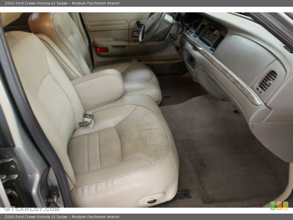 Medium Parchment Interior Photo for the 2000 Ford Crown Victoria LX Sedan #54744528