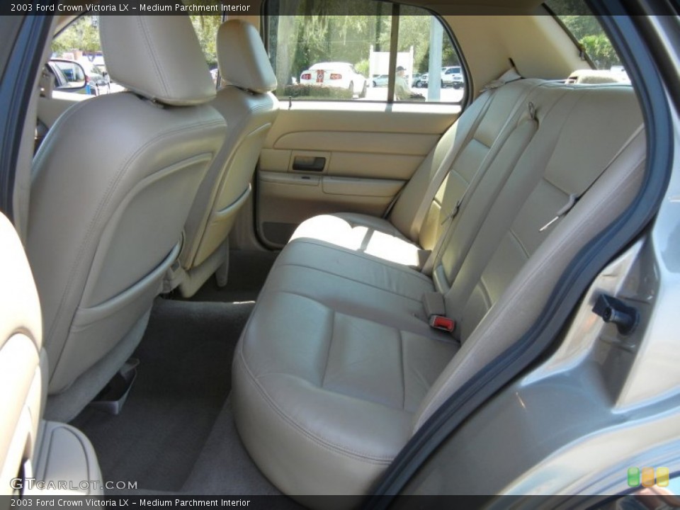 Medium Parchment Interior Photo for the 2003 Ford Crown Victoria LX #54755070