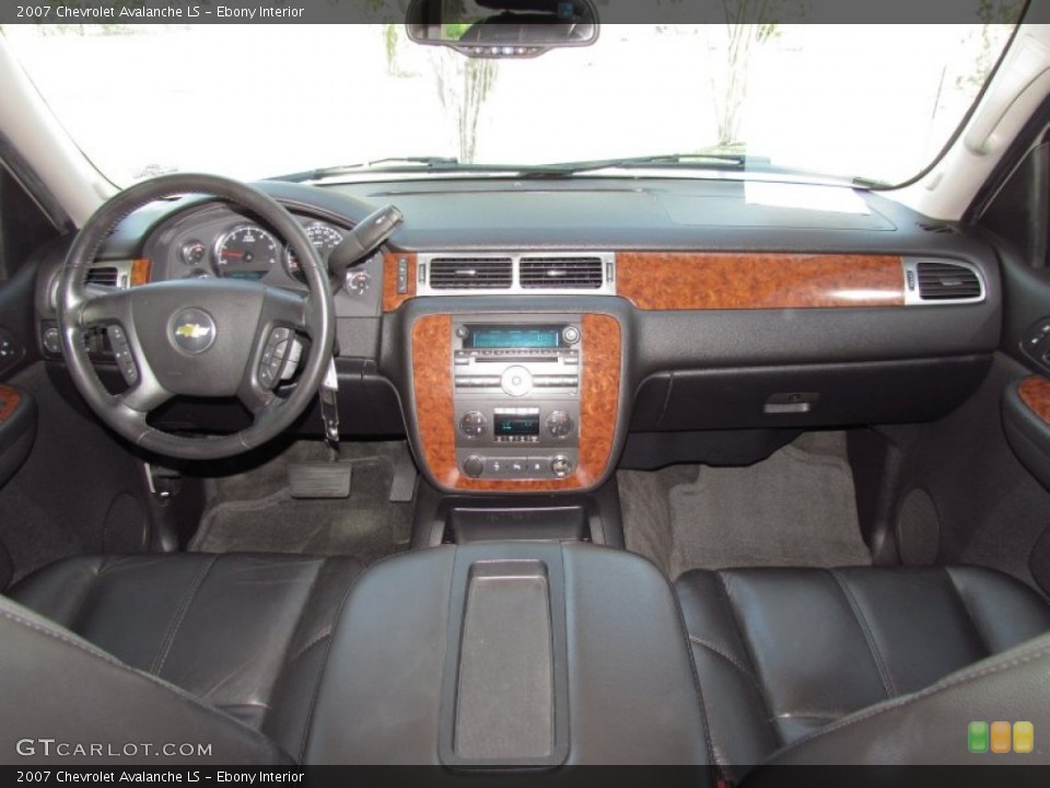 Ebony Interior Dashboard for the 2007 Chevrolet Avalanche LS #54766095