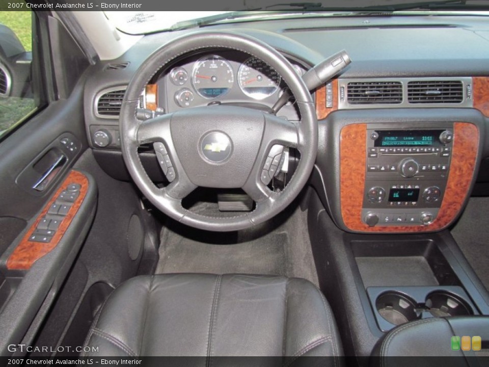 Ebony Interior Dashboard for the 2007 Chevrolet Avalanche LS #54766101