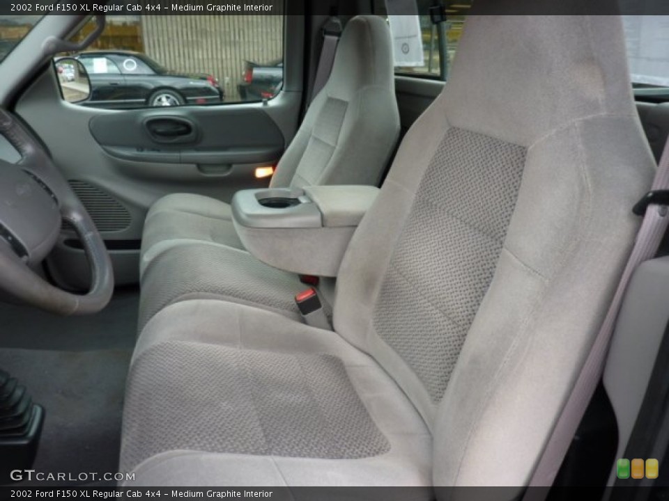 Medium Graphite Interior Photo for the 2002 Ford F150 XL Regular Cab 4x4 #54770666