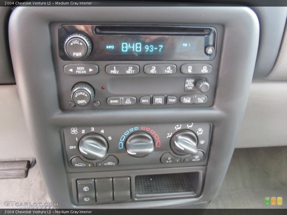 Medium Gray Interior Controls for the 2004 Chevrolet Venture LS #54773195