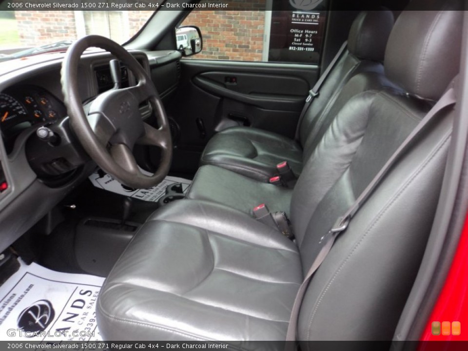 Dark Charcoal Interior Photo for the 2006 Chevrolet Silverado 1500 Z71 Regular Cab 4x4 #54778332