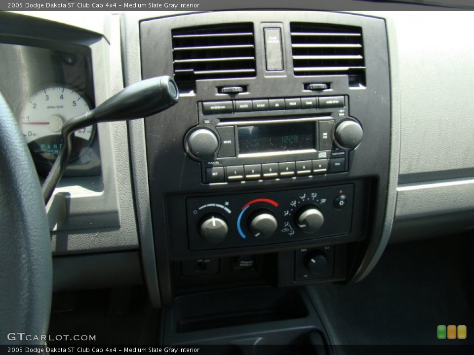 Medium Slate Gray Interior Audio System for the 2005 Dodge Dakota ST Club Cab 4x4 #54800978