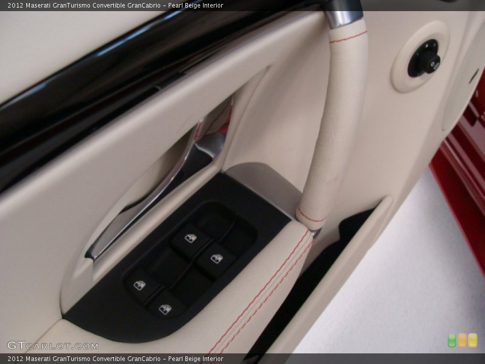 Pearl Beige Interior Controls for the 2012 Maserati GranTurismo Convertible GranCabrio #54801901