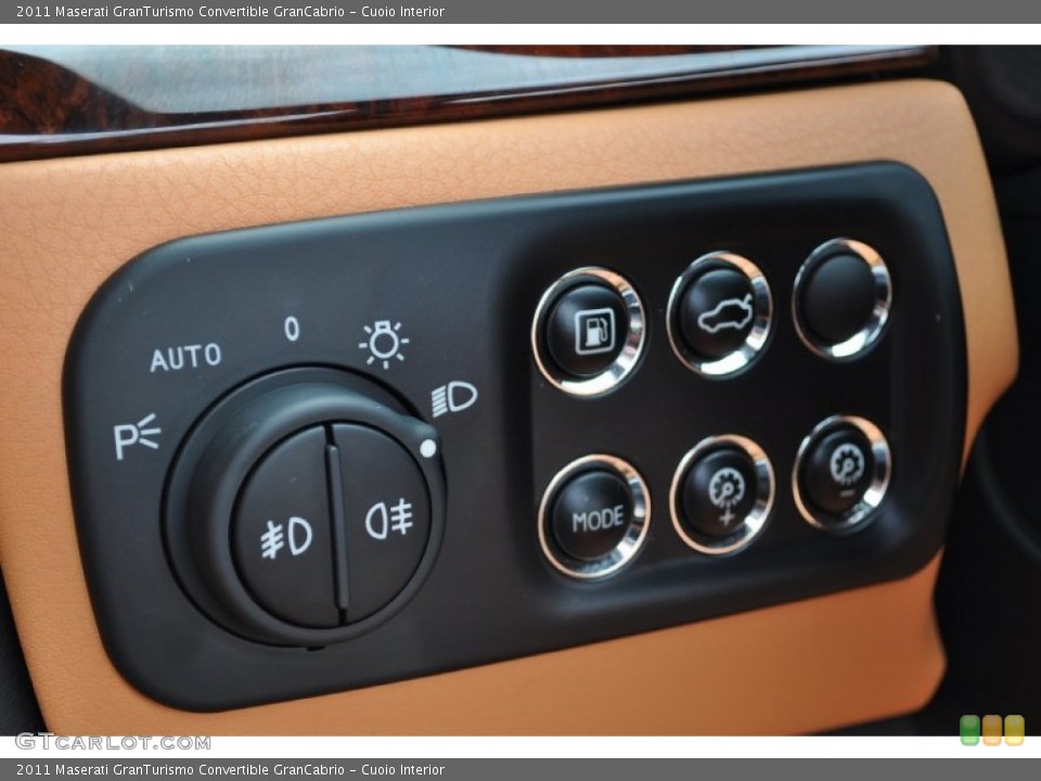 Cuoio Interior Controls for the 2011 Maserati GranTurismo Convertible GranCabrio #54831949