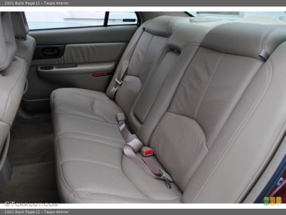 Taupe Interior Photo for the 2001 Buick Regal LS #54832396