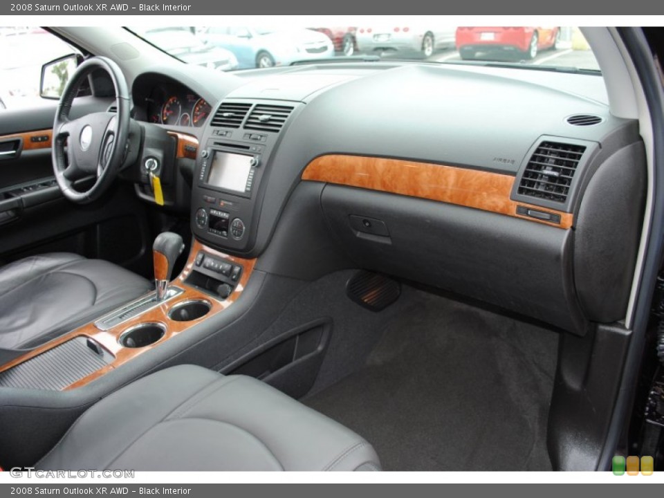 Black Interior Photo for the 2008 Saturn Outlook XR AWD #54832939