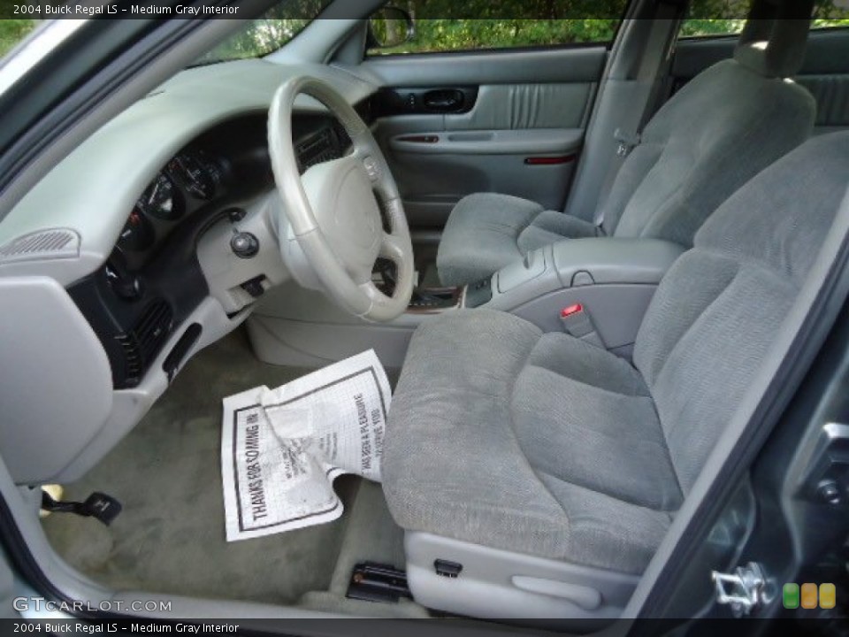Medium Gray Interior Photo for the 2004 Buick Regal LS #54833320