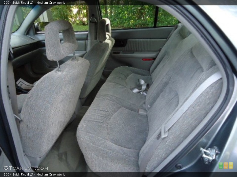 Medium Gray Interior Photo for the 2004 Buick Regal LS #54833331