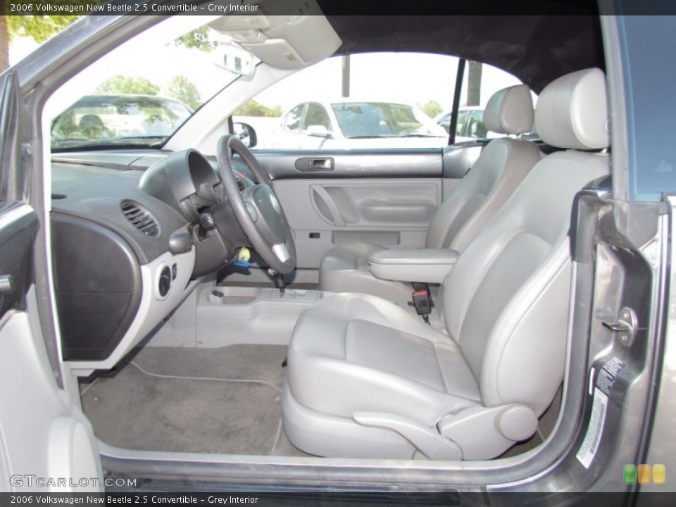 Grey Interior Photo for the 2006 Volkswagen New Beetle 2.5 Convertible #54858769