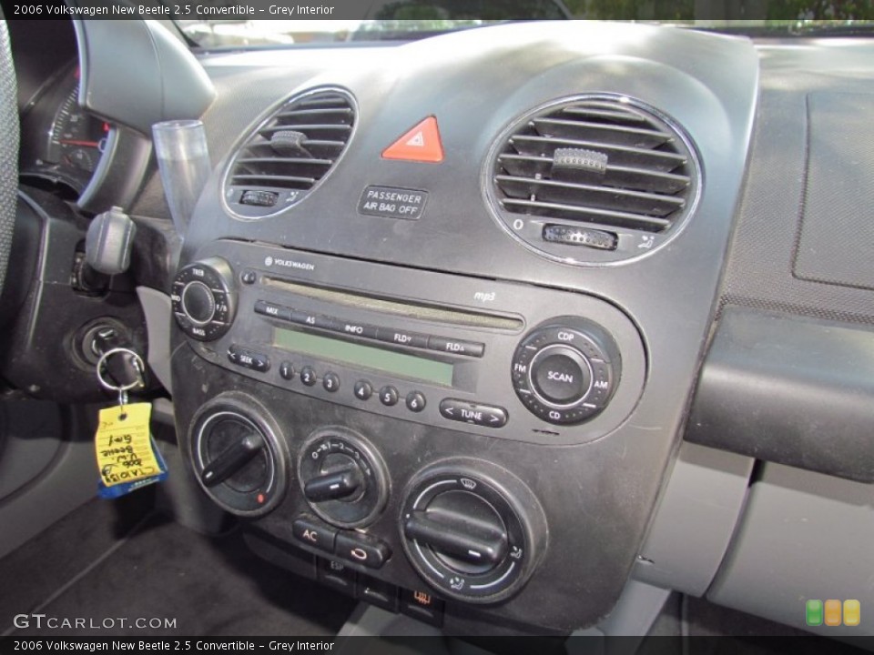 Grey Interior Controls for the 2006 Volkswagen New Beetle 2.5 Convertible #54858829
