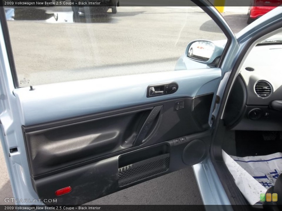 Black Interior Door Panel for the 2009 Volkswagen New Beetle 2.5 Coupe #54890505