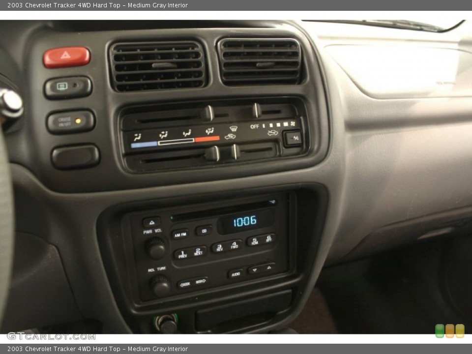 Medium Gray Interior Controls for the 2003 Chevrolet Tracker 4WD Hard Top #54901705