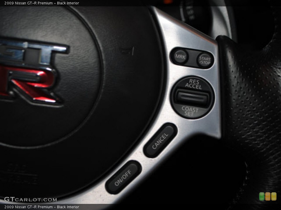 Black Interior Controls for the 2009 Nissan GT-R Premium #54910583