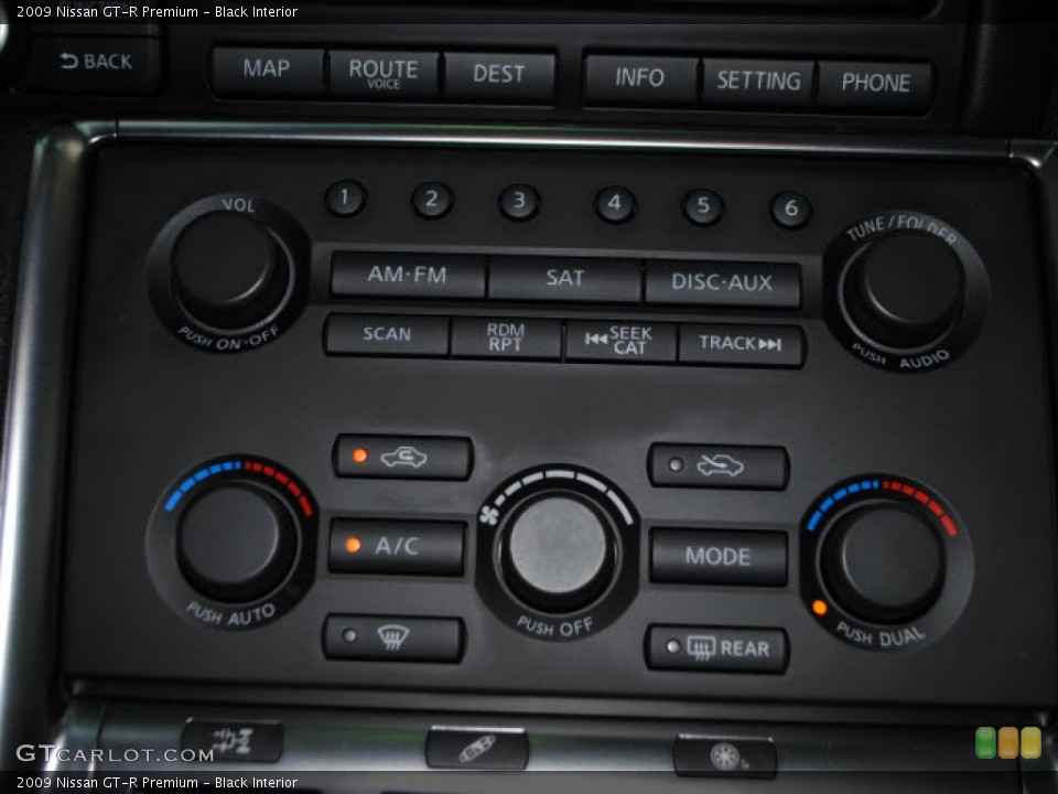 Black Interior Controls for the 2009 Nissan GT-R Premium #54910601