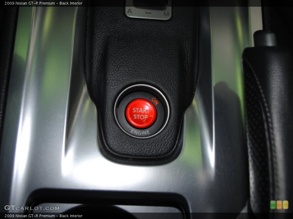 Black Interior Controls for the 2009 Nissan GT-R Premium #54910625