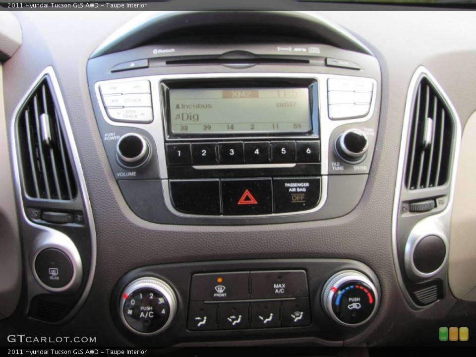 Taupe Interior Controls for the 2011 Hyundai Tucson GLS AWD #54922591