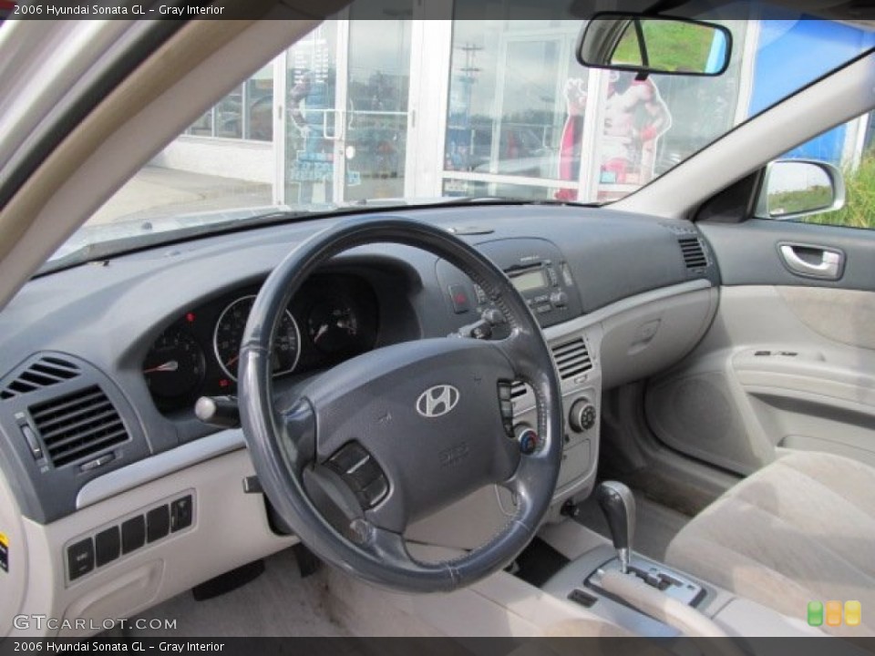Gray Interior Photo for the 2006 Hyundai Sonata GL #54930961