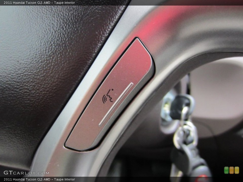 Taupe Interior Controls for the 2011 Hyundai Tucson GLS AWD #54933699