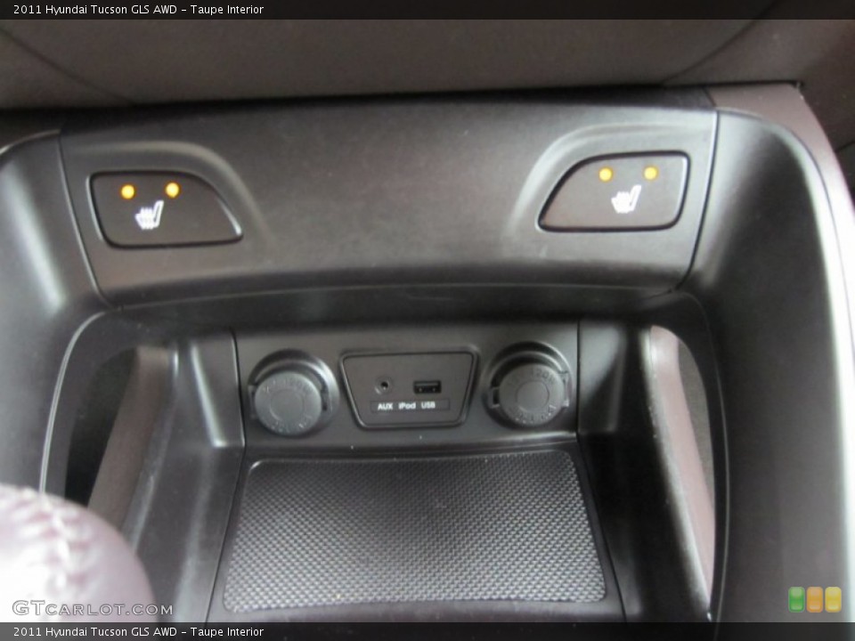 Taupe Interior Controls for the 2011 Hyundai Tucson GLS AWD #54933727