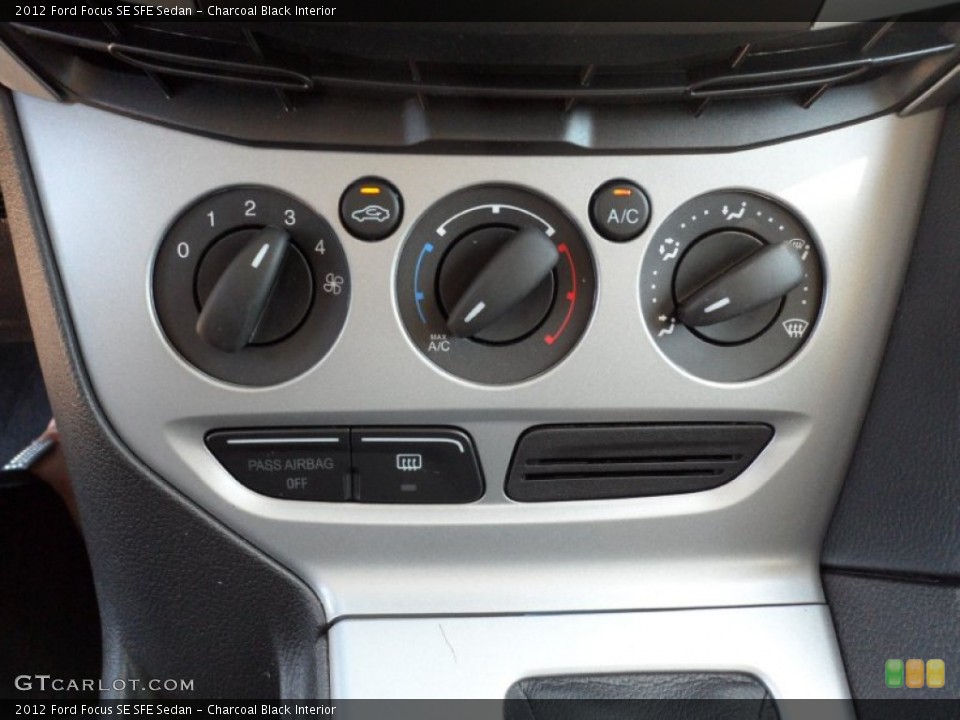 Charcoal Black Interior Controls for the 2012 Ford Focus SE SFE Sedan #54955112