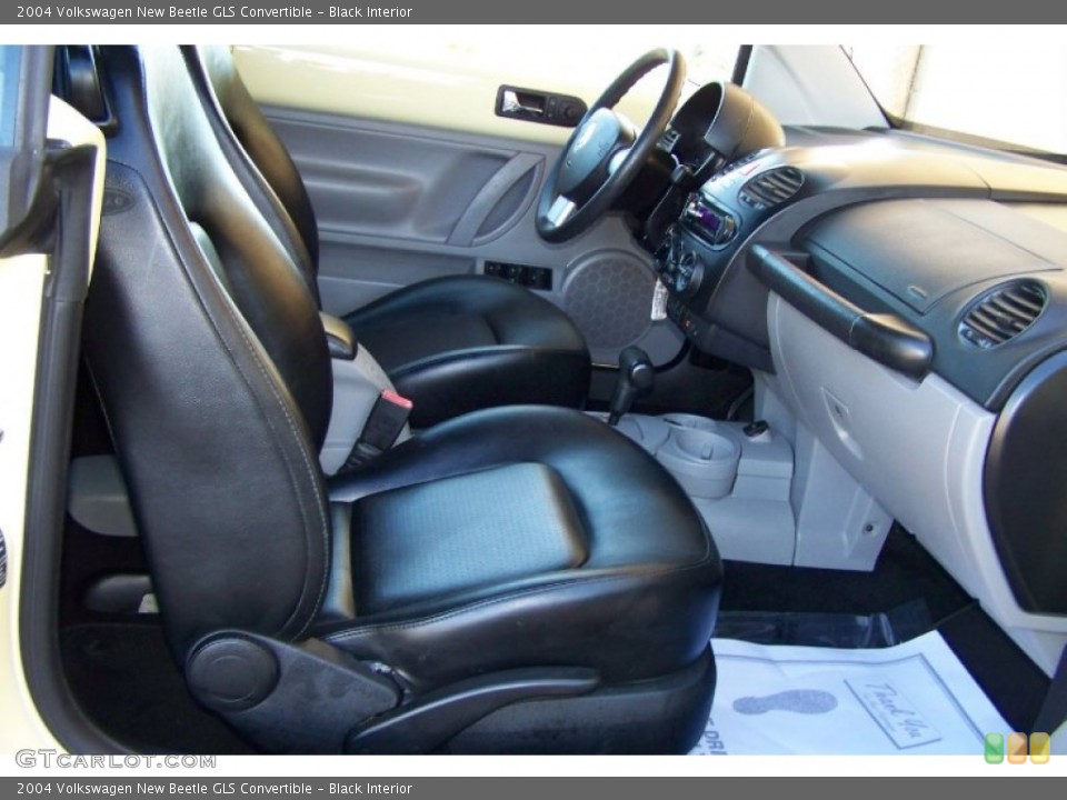 Black Interior Photo for the 2004 Volkswagen New Beetle GLS Convertible #54955645