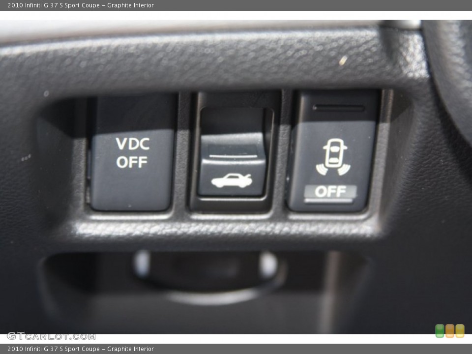 Graphite Interior Controls for the 2010 Infiniti G 37 S Sport Coupe #54976690