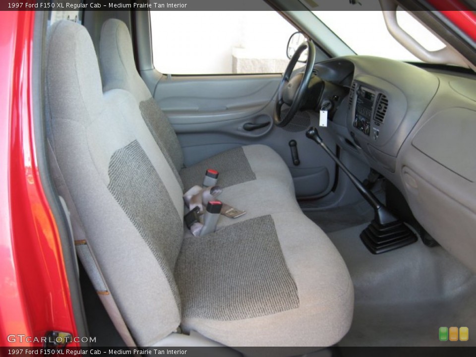 Medium Prairie Tan Interior Photo for the 1997 Ford F150 XL Regular Cab #54977821